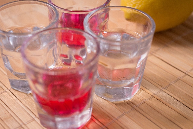 4つのグラスの写真